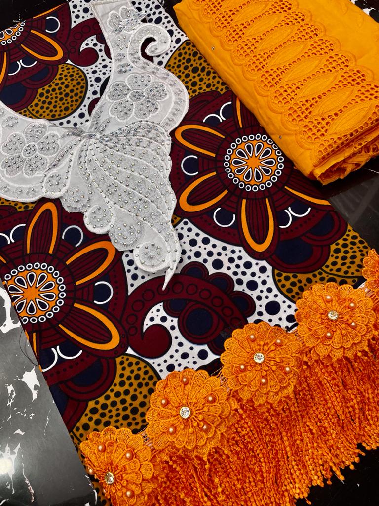Pagne brod avec dentelle et broderie du cou Assivito E